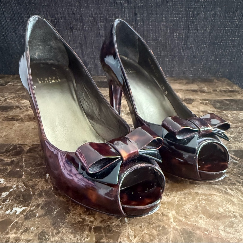 Stuart Weitzman. Tortoiseshell Peep Toe Patent Leather Heels. Size 7.5.